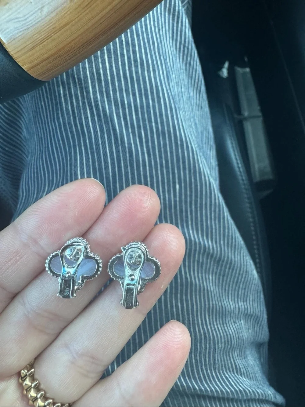 Van Cleef & Arpels chalcedony Clover Stud Earrings - Picture 15 of 15